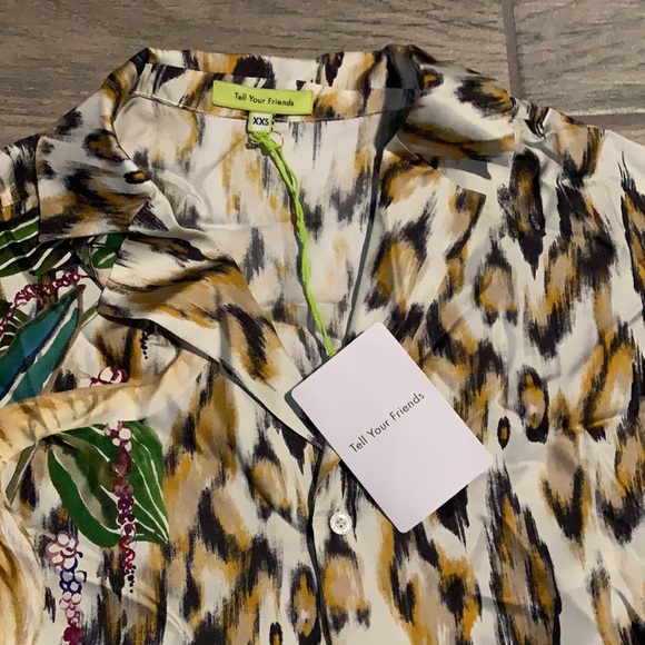 Oversized Shirt in Tristan Print Tell Your Friends - Picture 6 of 7